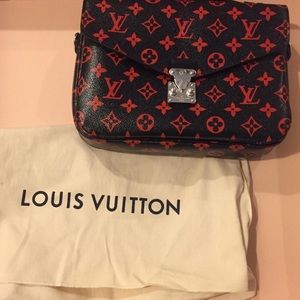 💥SOLD💥Louis Vuitton Monogram Pochette Metis